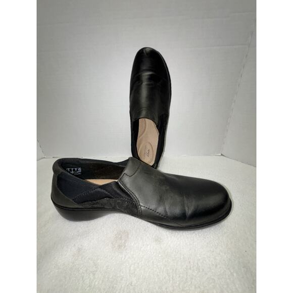 Collection by Clarks Ultimate Comfort Shoes Sz 9M Black Slip On Side Designs - Picture 4 of 11